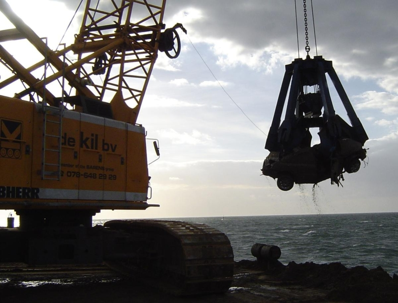 Illustration for article titled How To Salvage A Sunken Car Freighter